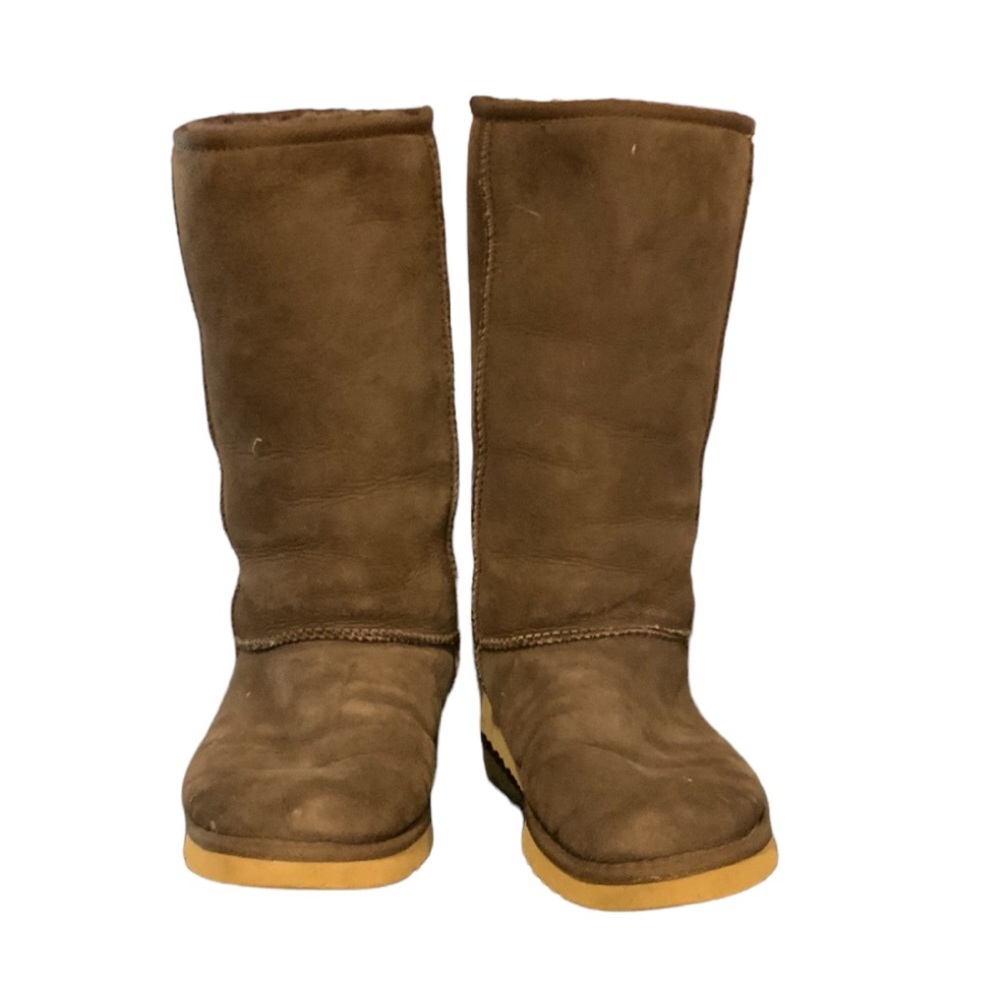 Women’s UGG Classic Tall Boot Size 8 Dark Brown